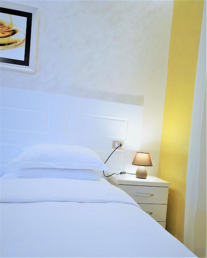 Comfort Hotel Fier Esterno foto