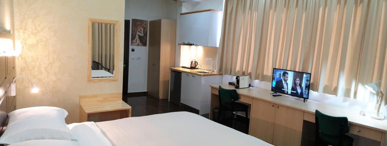 Comfort Hotel Fier Esterno foto