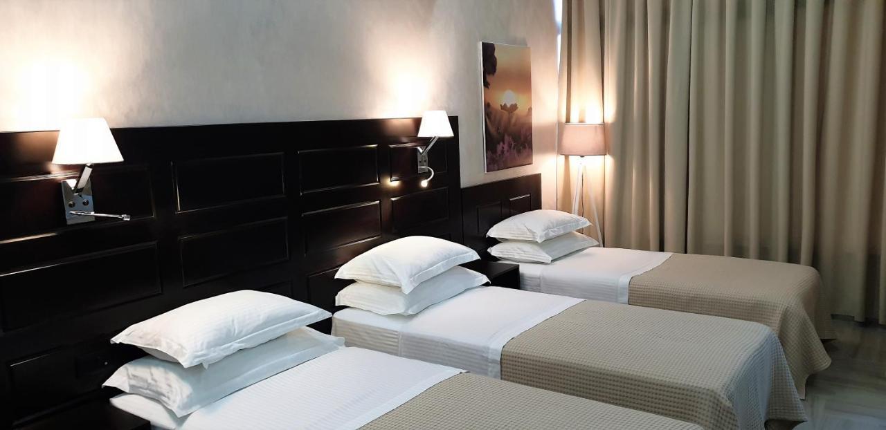 Comfort Hotel Fier Esterno foto