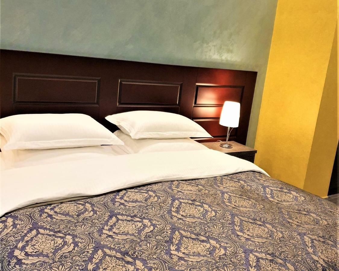 Comfort Hotel Fier Esterno foto