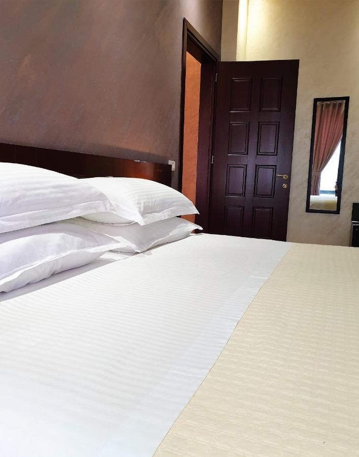 Comfort Hotel Fier Esterno foto